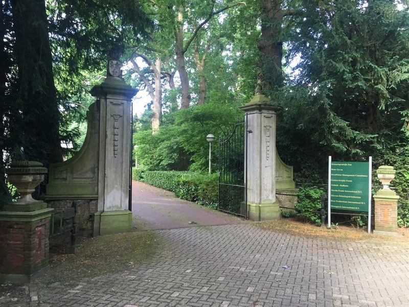 The entrance gate on Van der Oudermeulenlaan